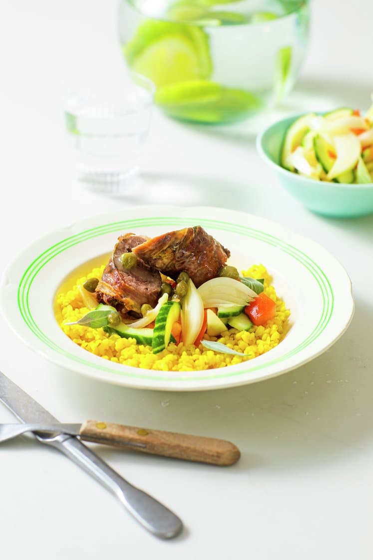 Salvieruller med seranoskinke og bulgursalat