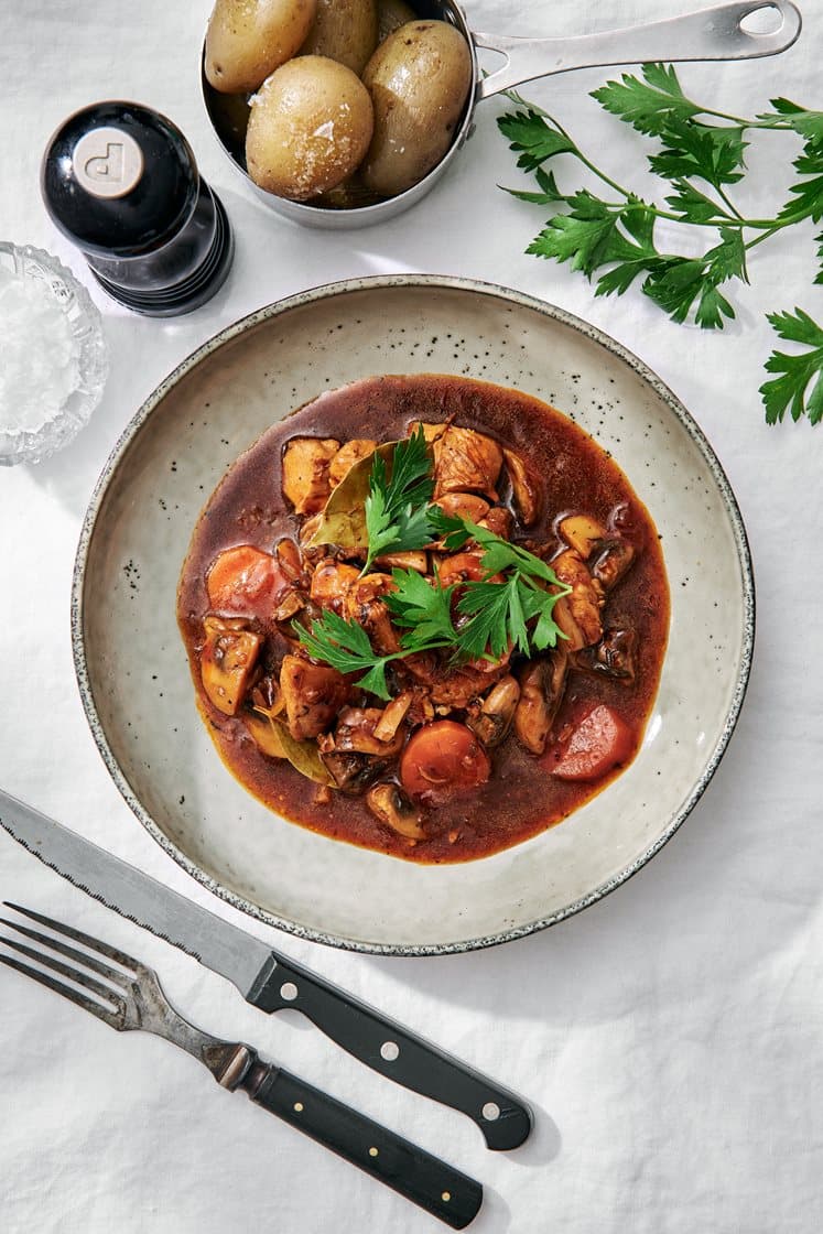 Fransk kyllingegryde med champignon og gulerod
