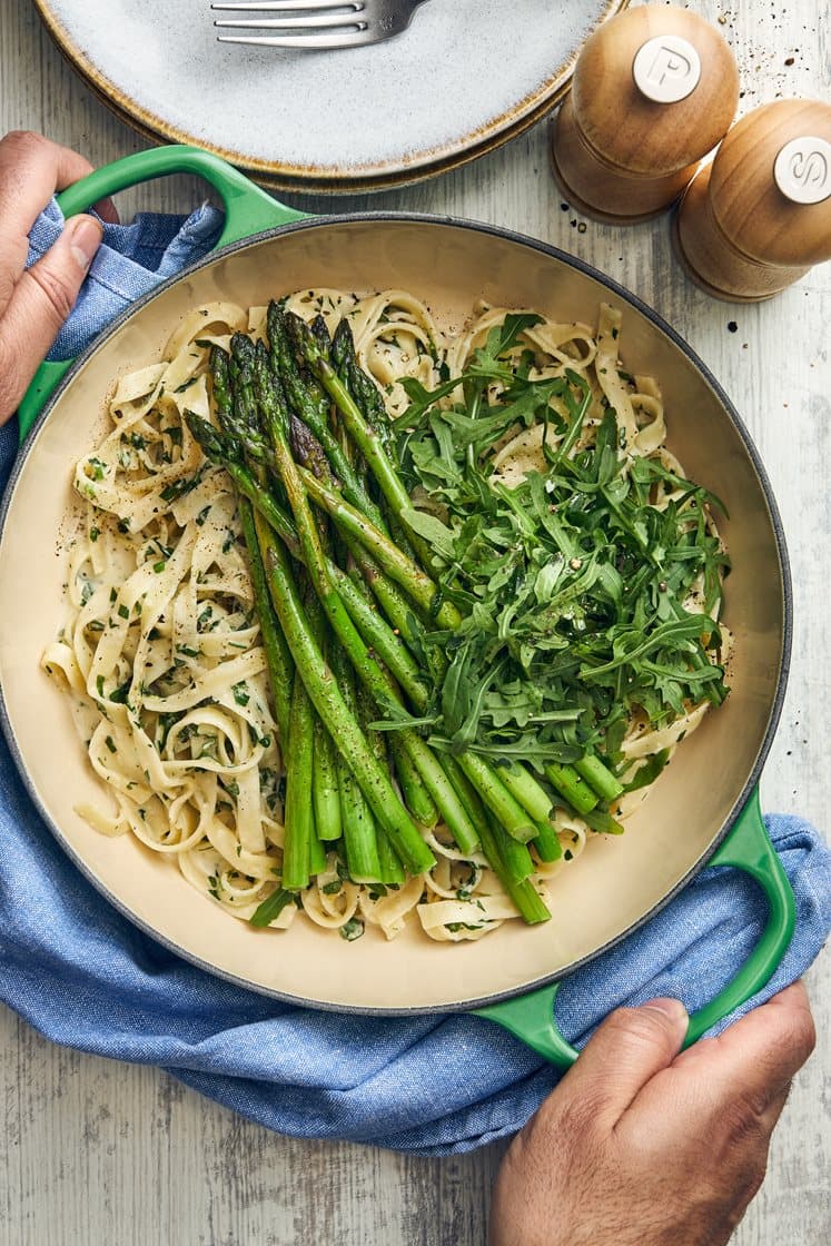 Pasta al limone med friske urter og grønne asparges