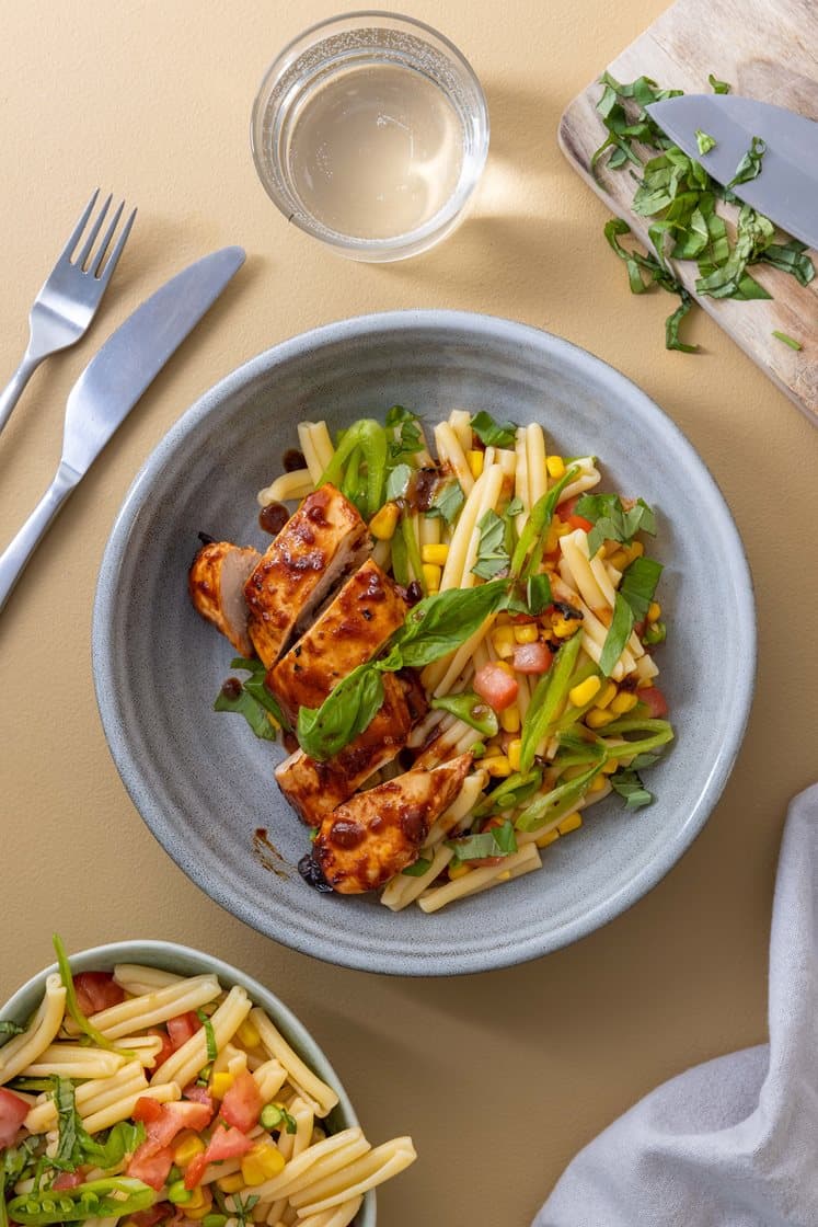 Barbecuekylling med pastasalat