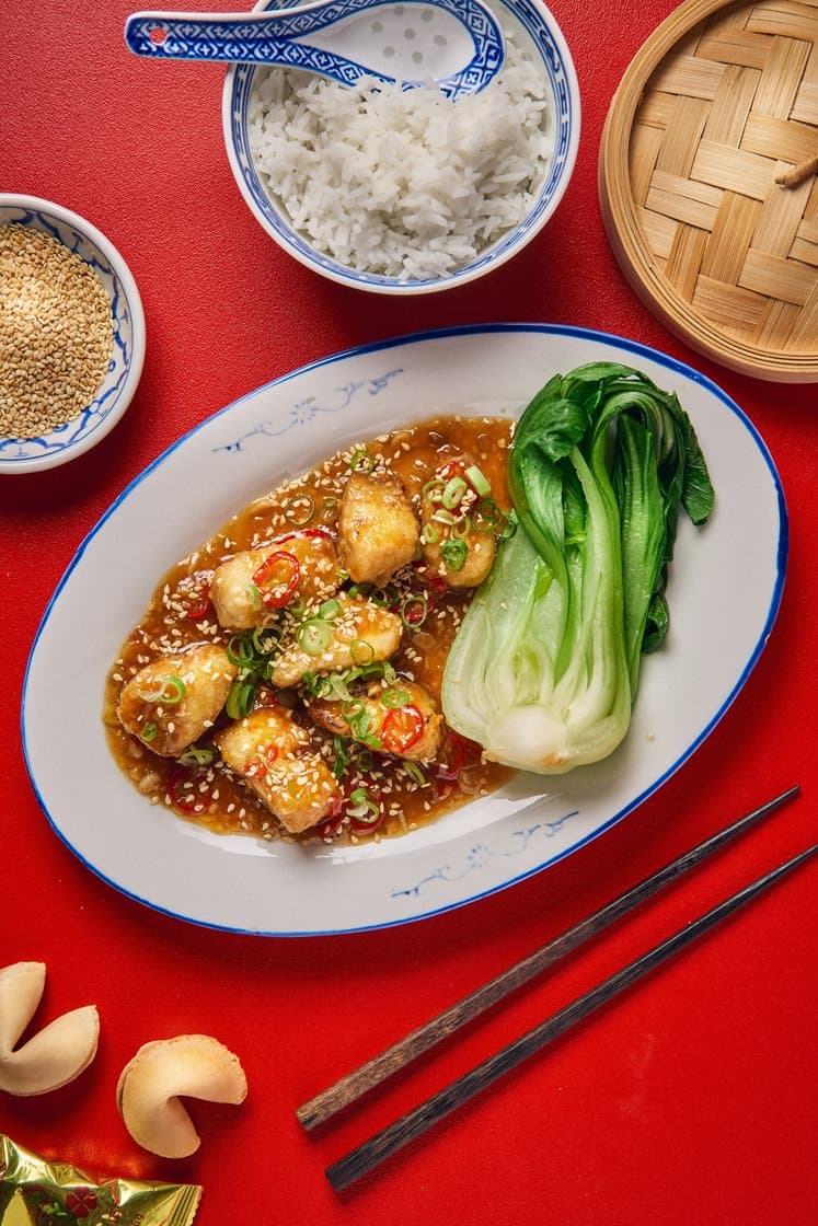 Tángcù yú - Fisk i sursød sauce med blancheret pak choy