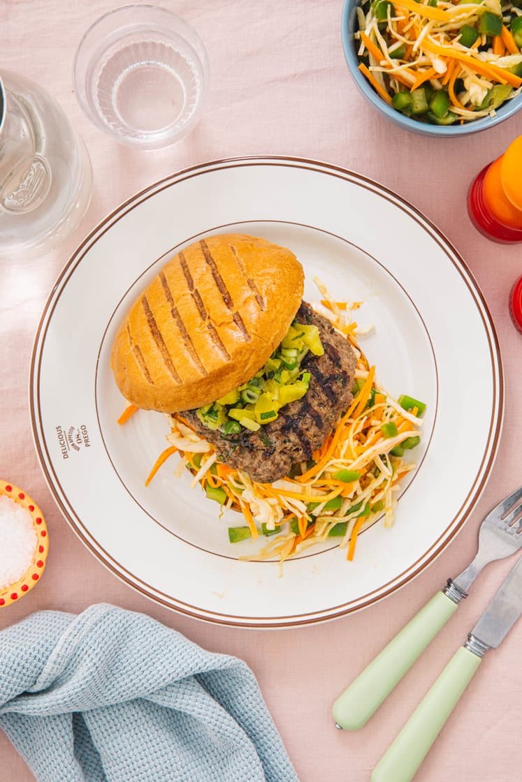 Grillede thai-burgere med ananas-relish