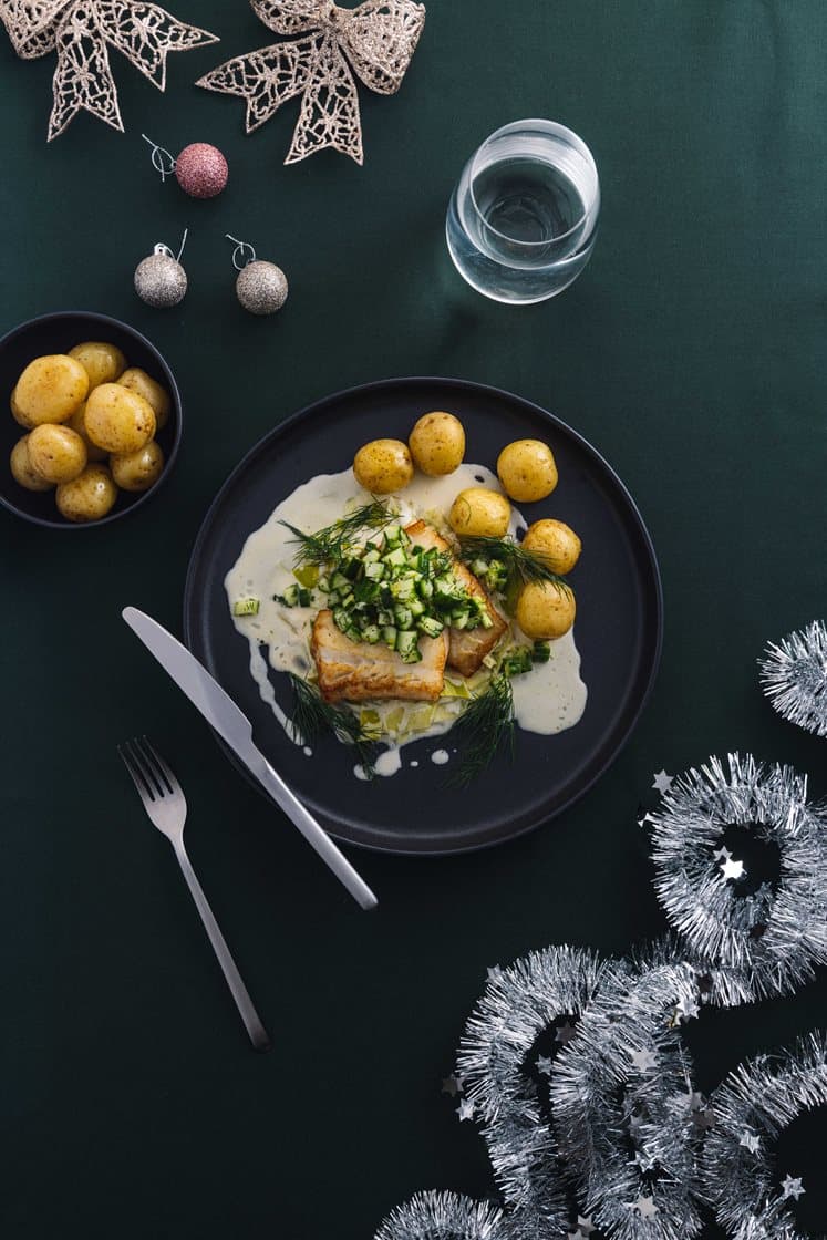 Stegt hvid fisk med cremet porre og dildgremolata