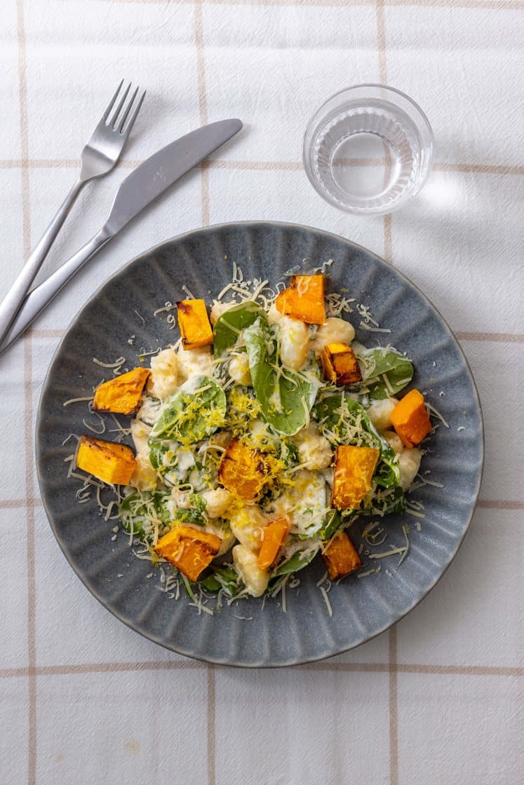 Gnocchi i cremet spinat med ovnbagt græskar