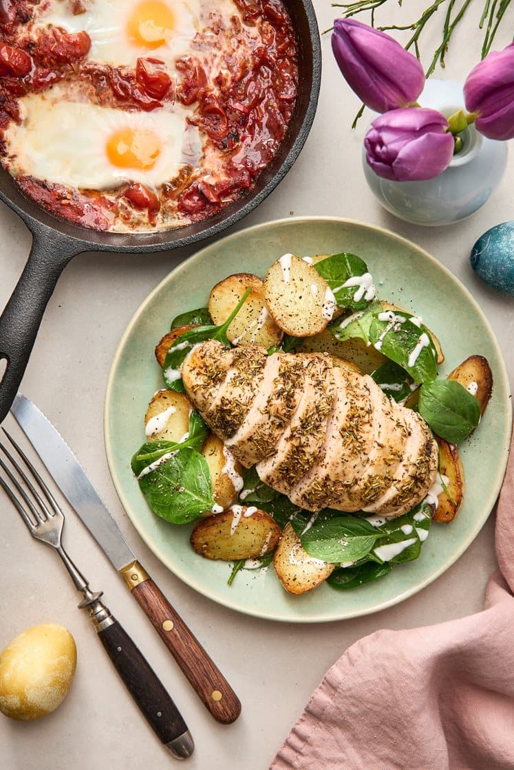 Portugisiske æg med kylling og patatas bravas