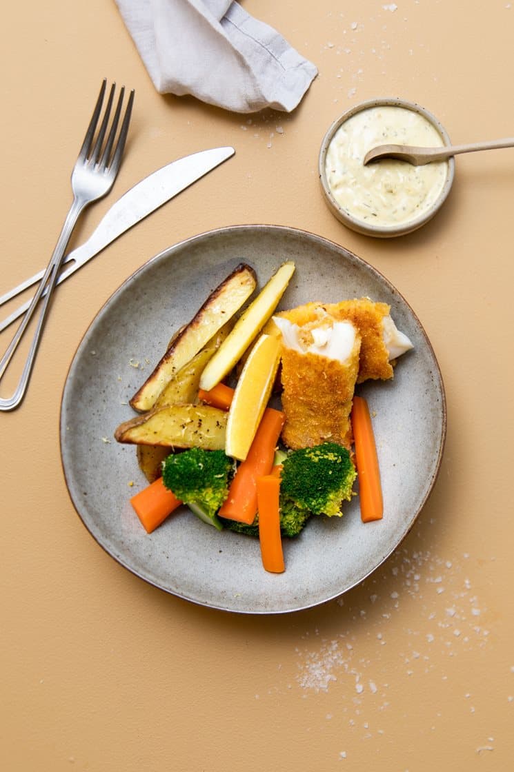 Sprød fisk med grovfritter og remoulade