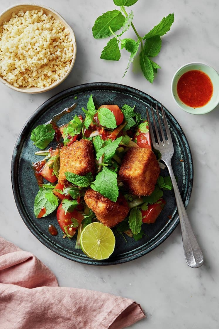 Paneret laks med thai urtesalat og nuoc dressing